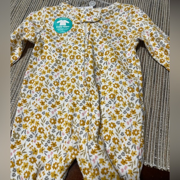 Carter’s newborn onesie - Picture 5 of 6
